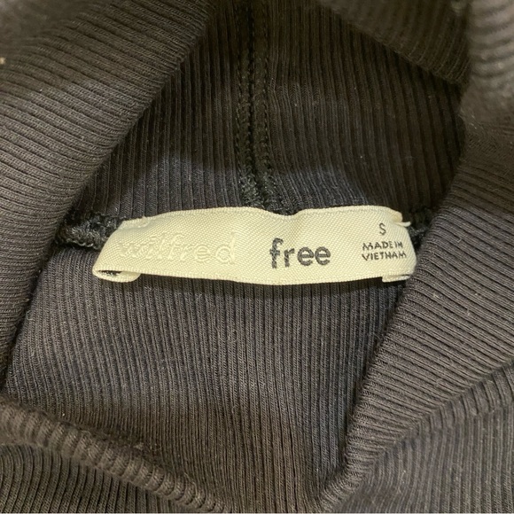 🌟ARITZIA🌟 WILFRED FREE RIBBED SEAMED CROPPED TURTLENECK BLACK SZ S - Picture 4 of 5